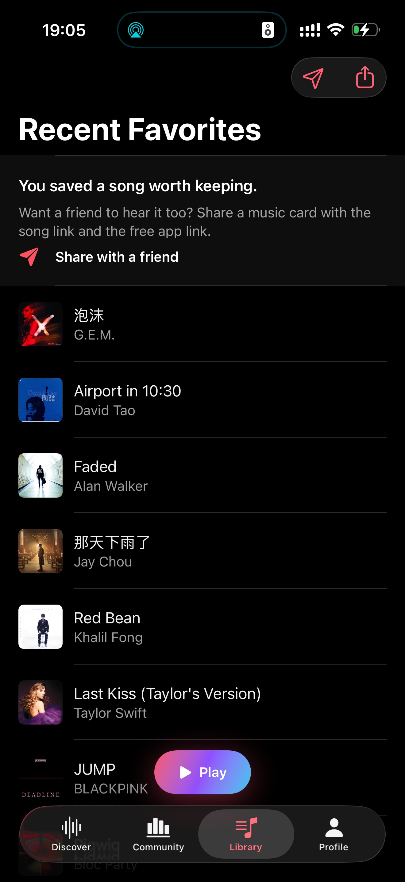 Tinyo Music 实际真机最近收藏列表,底部有播放按钮,右上角有保存到 Apple Music 的导出图标;此图为英文界面